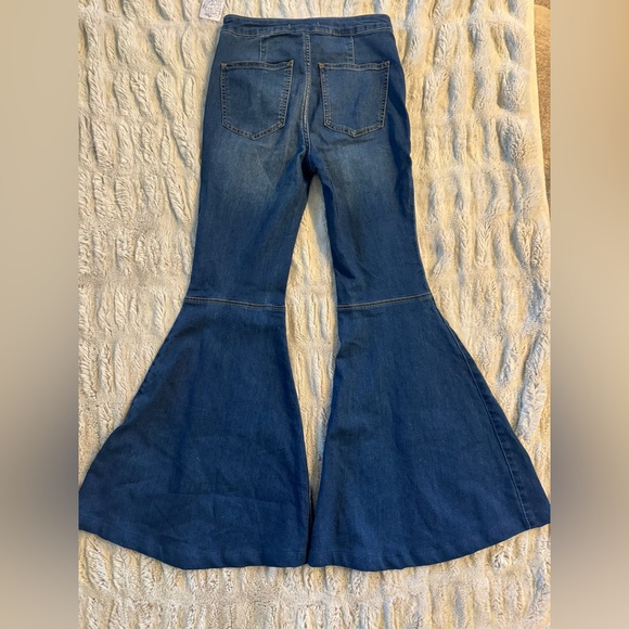 New With Tags Free People Just Float On Flare Jeans Size 26 SOLD OUT - Picture 6 of 6